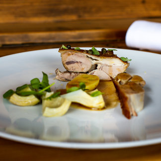 Gericht mit Fleisch in Lercher's Wirtshaus. Gericht mit Fleisch in Lercher's Wirtshaus.